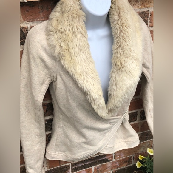 Armani Exchange Jacket With Faux Fur Lapel And Side belt. Woman’s Size Small - Picture 6 of 15